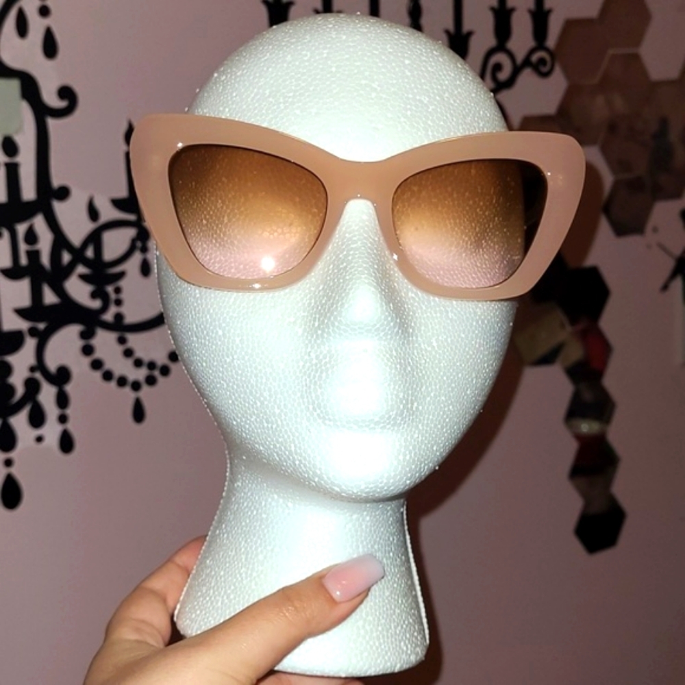Eyecat Sunglasses 😎 ✨️ - Picture 5 of 8